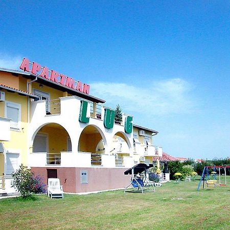 Apartments Lug Privlaka With Pool Exterior photo